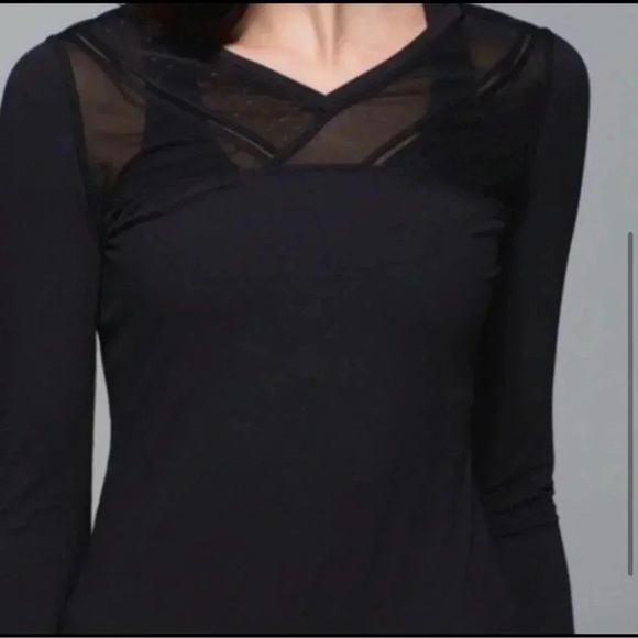 Lululemon women’s and long sleeve top I believe a size 6 - Picture 2 of 10